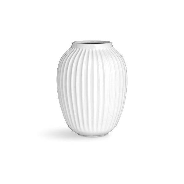 Se Kähler Hammershøi Vase - Hvid - H25 cm. hos Erling Christensen Møbler