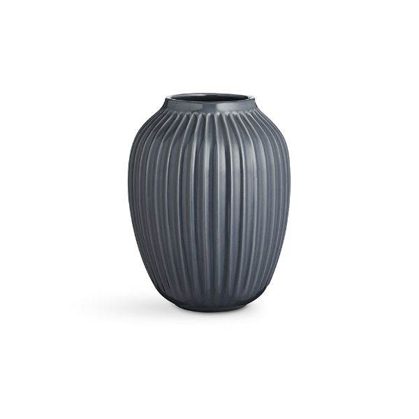 Se Kähler Hammershøi Vase - Anthracite - H25 cm. hos Erling Christensen Møbler