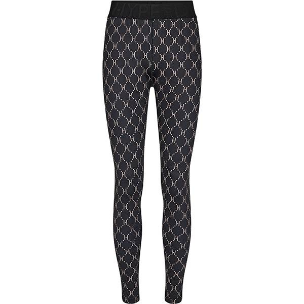 Opdag den perfekte kombination af stil og komfort med Hype The Detail Printet Legging i farven sort. Disse leggings i størrelse XS til damer er designet til at forme og fremhæve din silhuet, mens det elegante print tilføjer et unikt touch til din garderobe. Ideelle til både træning og afslappede dage, de er fremstillet af et strækbart og åndbart materiale, der holder dig komfortabel hele dagen. Gå ikke glip af denne alsidige og essentielle del af dit tøj!

**Hovedegenskaber:**
- Unikt print for et moderne look.
- Strækbart materiale for optimal bevægelsesfrihed.
- Let og åndbar – perfekt til enhver aktivitet.
- Flatterende pasform, der fremhæver din figur.
- Kan styles til både sporty og casual outfits.
- Holdbar kvalitet, der sikrer langvarig anvendelse.