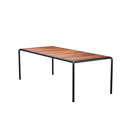 Langt havebord i træ