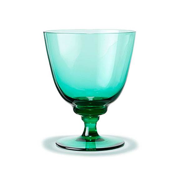 Se Holmegaard Flow Glas på fod 35 cl - Emerald green hos Erling Christensen Møbler