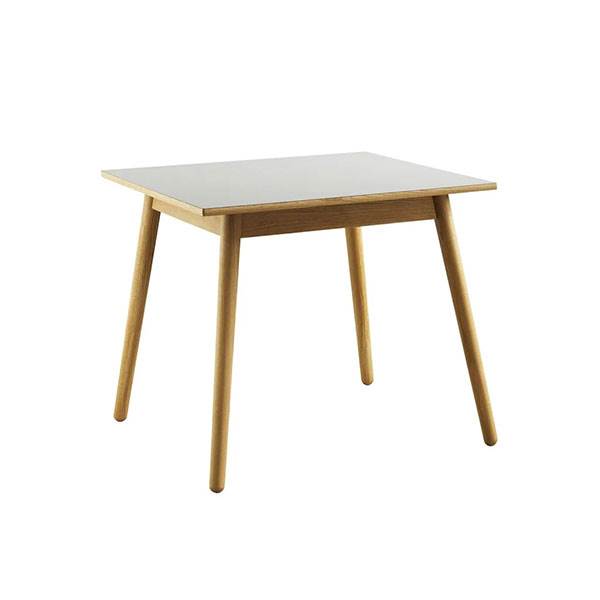 8: FDB Møbler - C35A spisebord i eg/lysegrå linoleum