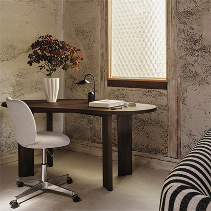 Miljøbillede af et kontor med Rico kontorstol med soft boucle stof i beige