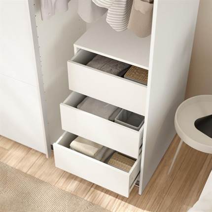 Skuffeindsats med 3 skuffer i hvid i Bergamo garderobeskab.