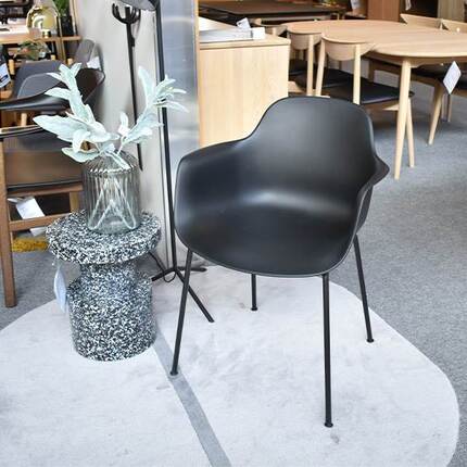 Andersen Furniture AC3 stol - Metal sort - sort læder - udstillingsmodel