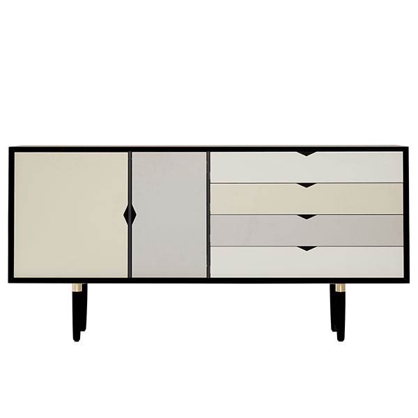Se Andersen Furniture S6 skænk - Sort - Farvede fronter hos Erling Christensen Møbler