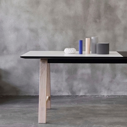 Andersen Furniture T1 spisebord - Hvid laminat / Eg hvid mat lak - 95x180 cm