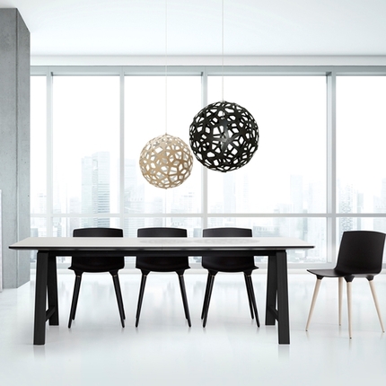 Andersen Furniture T1 spisebord - Hvid laminat / Sortlakeret eg - 95x180 cm