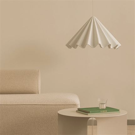 Stue med Dancing loftslampe Ø:65 cm fra Audo Copenhagen