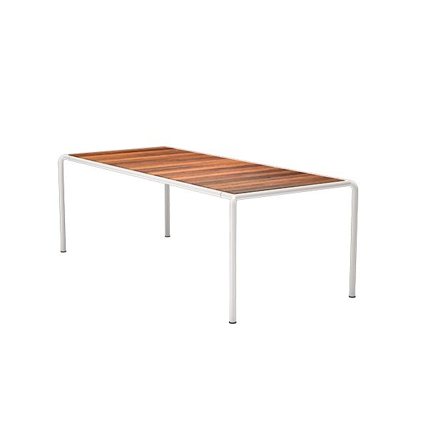 Langt havebord med hvidt stel