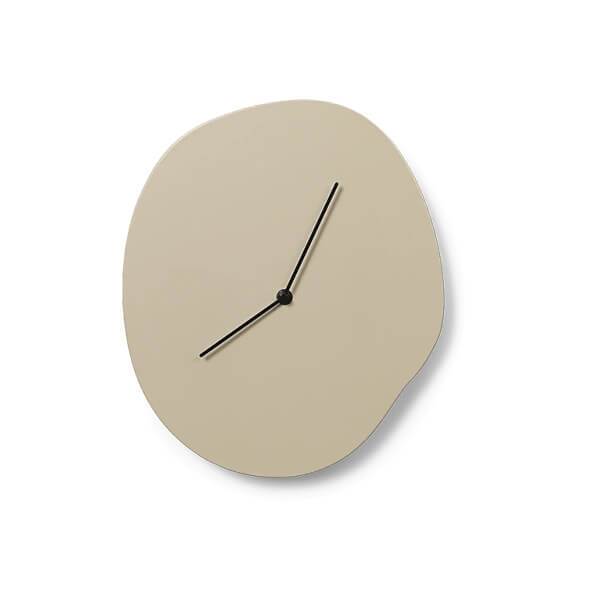 Se Ferm Living Melt Wall Clock - Cashmere hos Erling Christensen Møbler