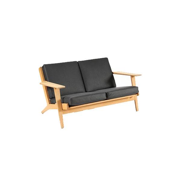 Se Getama GE290 3 og 2 pers. sofaer - lakeret bøg og sort læder - udstillingsmodel hos Erling Christensen Møbler