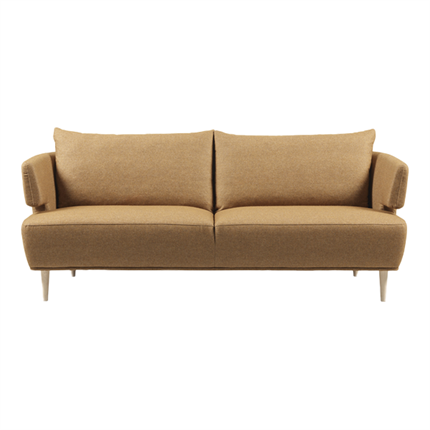 Lilly sofa fra Brunstad i karrygul. 3 personers sofa.