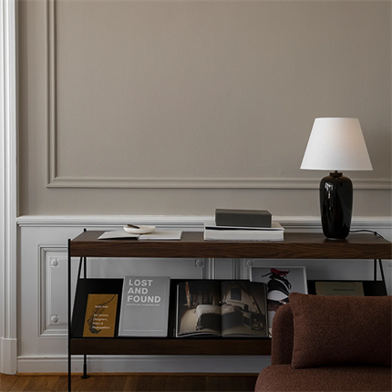 Miljøbillede af Torso bordlampe i sort fra Audo Copenhagen.