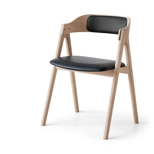 Billede af Findahl Mette spisebordsstol - Hvidolieret eg med sort læder på sæde og ryg