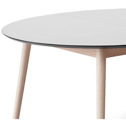 Meza by Hammel spisebord - Round - Ø:135 cm. - Hvid laminat - Ben i hvidpigm. eg - Inkl. 2 tillægsplader