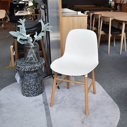Normann Copenhagen Form chair - udstillingsmodel