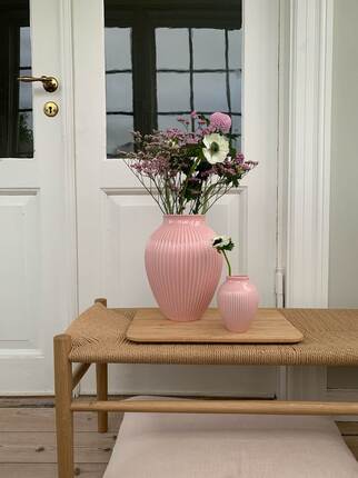Knabstrup Keramik Knabstrup vasen med riller rosa - 20 cm.