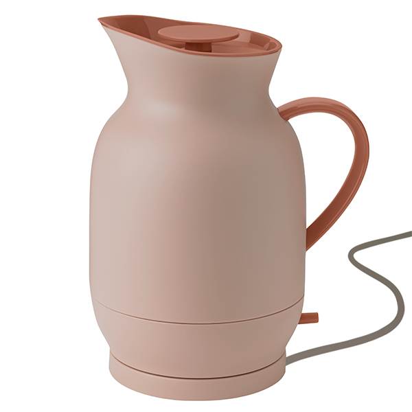 Se Stelton Amphora elkedel 1,2 l - Soft peach hos Erling Christensen Møbler