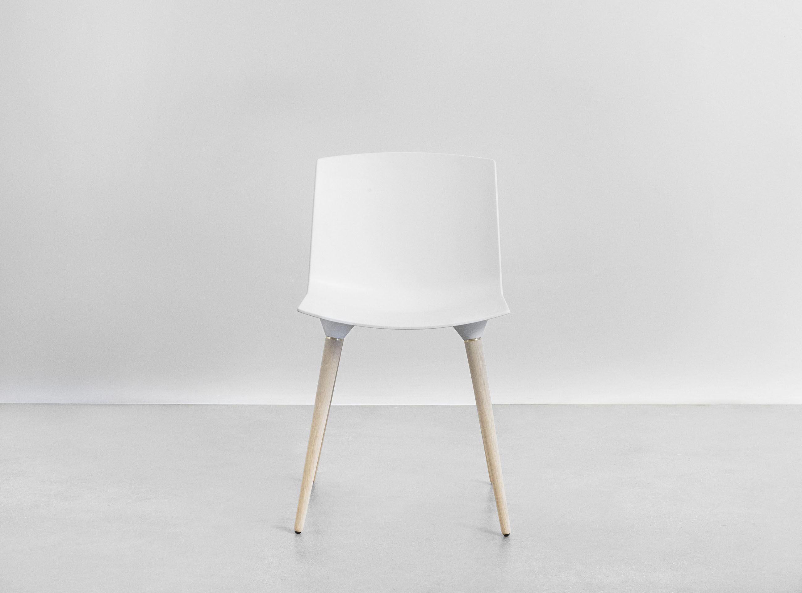 Andersen Furniture TAC - Mat - Hvidolieret eg og hvidt sæde