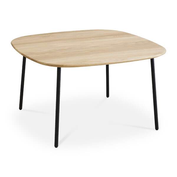 Se Thomsen Furniture Oak sofabord 80 x 80 - højde 40 cm hos Erling Christensen Møbler