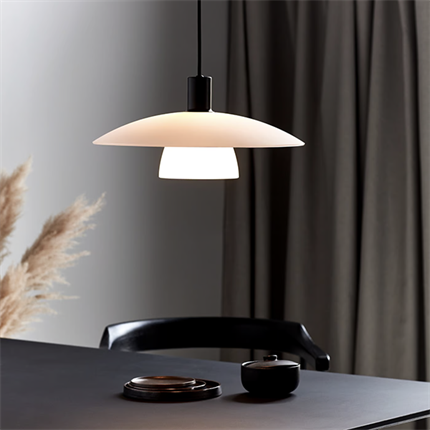 Smuk loftslampe fra Nordlux med varmt lys