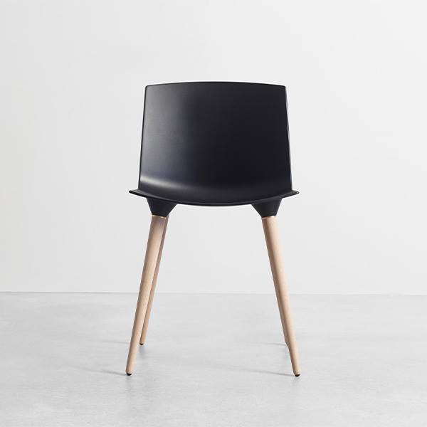 Andersen Furniture TAC - Mat - Hvidolieret eg & Sort sæde