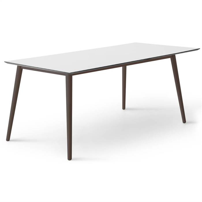 Se Meza by Hammel spisebord - Rounded - 210 x 100 cm. - Hvid laminat - Ben i sort bejdset ask hos Erling Christensen Møbler