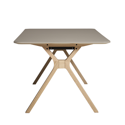 Space spisebord set fra enden 