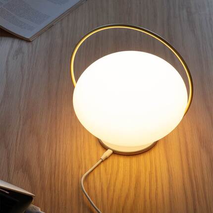 Umage Orbit LED-bordlampe - Trådløs