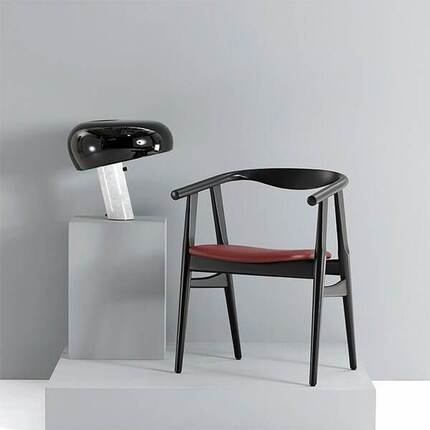 Wegner GE525 spisebordsstol i sortbejdset eg med sort læder